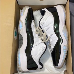 Air jordan 11 retro low white/black emerald rise